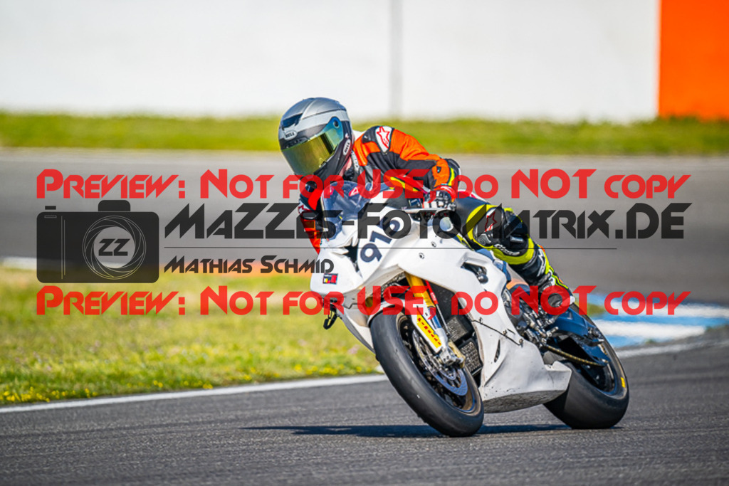 MaZZes_FotoMatrix_230410_5049 | ROT