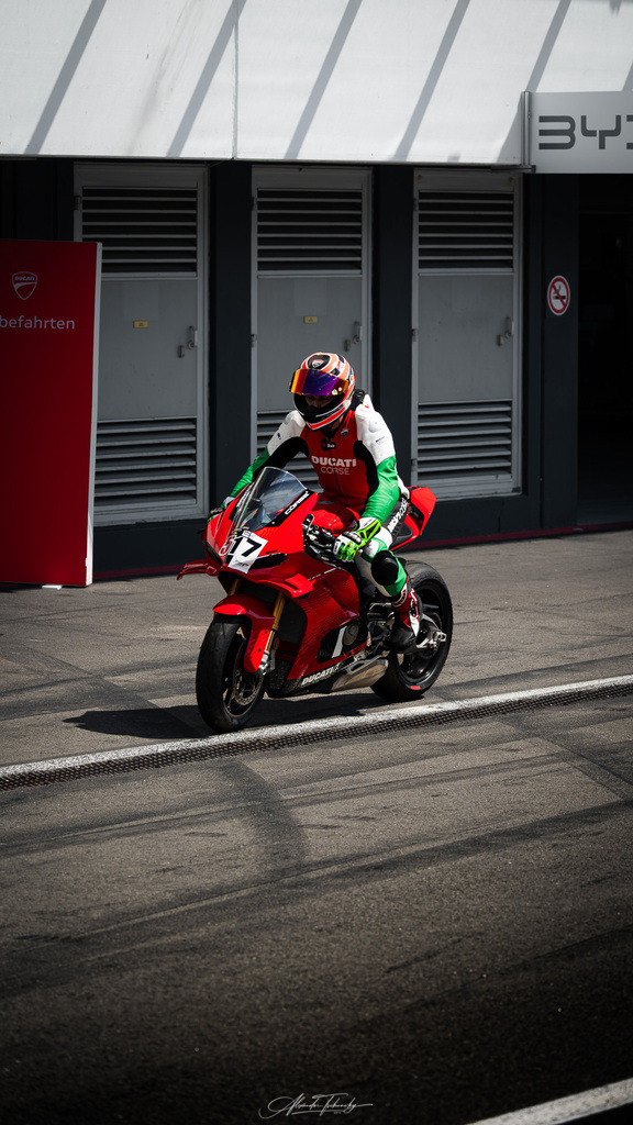 Ducati Trackday Hockenheimring 2026 | Entdecken Sie die faszinierende Welt von Alexander Tschuncky Arts: Kreative Fotografie, atemberaubende Automobilkunst und hochwertiger Bilderdruck. Lassen Sie sich inspirieren! - Realisiert mit Pictrs.com