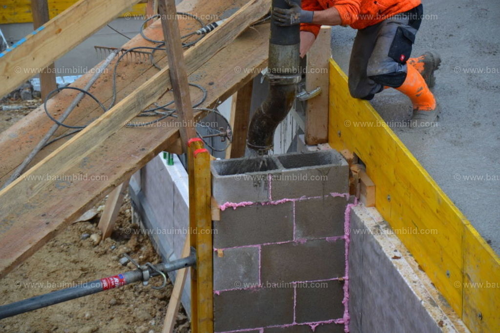 bib-lg04-betonarbeiten-0357 | Nach LV-Leistungsgruppen sortierte Detailfotos über den Bau eines Hauses. Alle Hausbau-Bilder direkt vom Urheber und Autor der Website Haus-Selber-Bauen.com