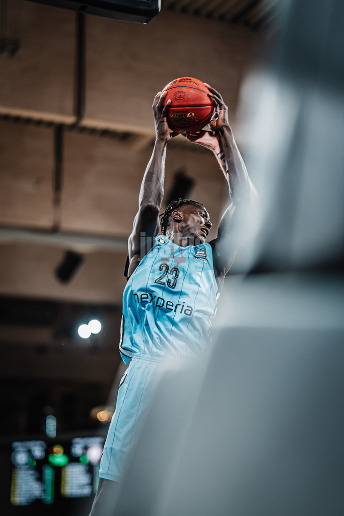 Basketball | Männer | Saison 2024/2025 | BKT EuroCup | Veolia Towers Hamburg vs. 7Bet-Lietkabelis Panevezys | 21.01.2025 | Kur Kuath (#23, Veolia Towers Hamburg) beim Rebound