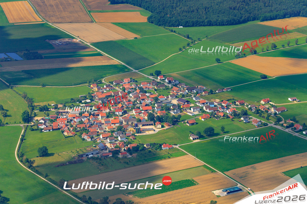 Die Luftaufnahme Schwarzach - Pyrbaum wurde 2017 mittels Flugzeug (keine Drohne) erstellt. Perfekte Schärfe und Druck- Auflösung- Garantiert!