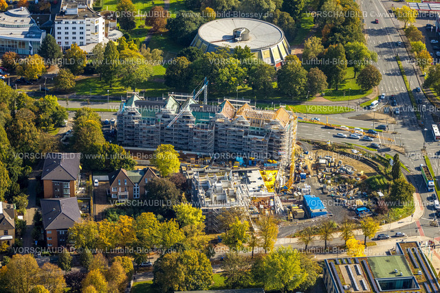 Luenen241012188 | Luftbild, Sporthalle im Stadtpark Rundsporthalle, Baustelle mit Neubau Quartier Langestraße 100 zwischen Lange Straße und Kurt-Schumacher-Straße, Lünen, Ruhrgebiet, Nordrhein-Westfalen, Deutschland