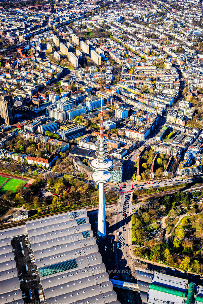 Hamburg_Fernsehturm_Heinrich_Herz_Turm_ELS_4953060425 | HAMBURG 06.04.2025 Fernmeldeturm- Bauwerk und Fernsehturm " Heinrich-Hertz-Turm " in Hamburg, Deutschland. Weiterführende Informationen bei: DFMG Deutsche Funkturm GmbH. // Television Tower " Heinrich-Hertz-Turm " in Hamburg, Germany. Further information at: DFMG Deutsche Funkturm GmbH. Foto: Martin Elsen