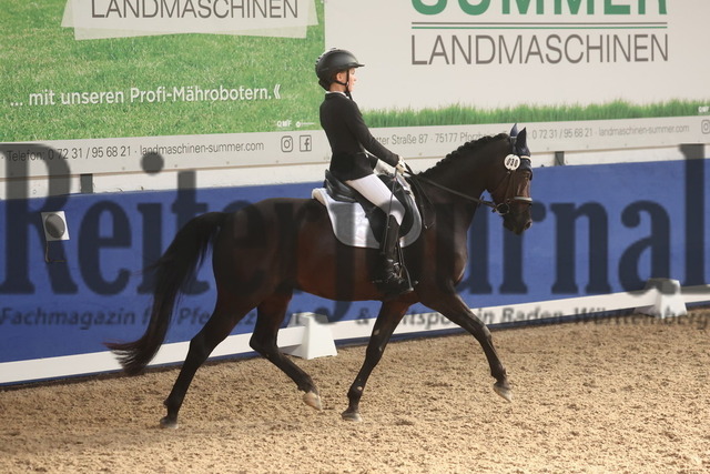 Pforzheim_2024_Finale_LJC_Prfg.Nr.04_Pony-Dressurreiterprfg_U14_Julia Hafner_Nimbus B (6) | Alle Fotos der Reiterjournal Fotografin Doris Matthaes im Reiterjournal Online-Fotoshop. - Realisiert mit Pictrs.com