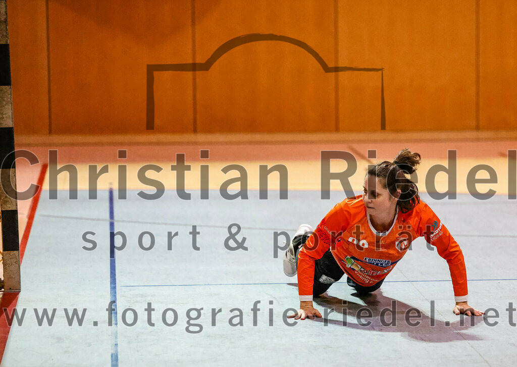 2024-01-27_010_SpVgg_Altenerding_II_gegen_TV_Altoetting_II | Erding, Deutschland, 27.01.2024:
Handball, Bezirksliga Frauen Altbayern 2023 / 2024, 10. Spieltag, SpVgg Altenerding II gegen TV Altötting II, Endergebnis: 17:29

Torfrau Nicole Steinbrecher (SpVgg Altenerding, #99)

Foto: Christian Riedel / fotografie-riedel.net