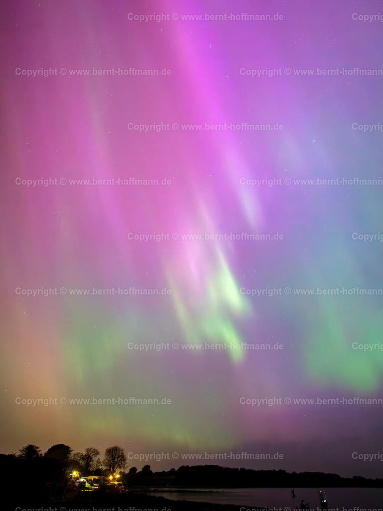 PPL_6802mod2_60x80 | FOTOGRAFIE. Polarlicht. __ Nächtliches Lichtphänomen über der Flensburger Förde. - Realisiert mit Pictrs.com