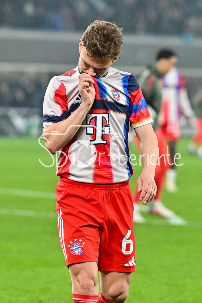 Atalanta Bergamo - FC Bayern München | BERGAMO, ITALY - 10. MARCH: Joshua KIMMICH (FC Bayern Munich 6) during the warmup before the UEFA Champions League match between Atalanta Bergamo vs. FC Bayern Munich on first leg of round of 16 at New Balance Arena