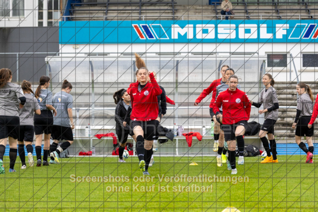 20250529_120755_0029 | #,  SGM Wendlingen-Ötlingen II (blau) vs. 1.FC Donzdorf II (schwarz), Fussball, Frauen-Bezirkspokal Finale Saison 2024/2025, Rasenplatz VfL Stadion Kirchheim, Jesinger Straße 105, 73230 Kirchheim, 29.05.2025 - 13:00 Uhr,Foto: PhotoPeet-Sportfotografie/Peter Harich