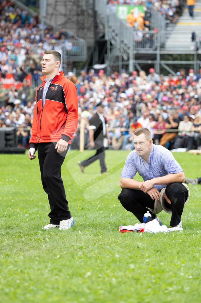 ESAF2025_03Gang_5069 | Die Schwinger des Schwyzer Kantonalen Schwingerverbandes: Fotos, die Dynamik und Leidenschaft festhalten, sowie emotionale Momente aus dem traditionellen Schwingsport zeigen. - Realisiert mit Pictrs.com