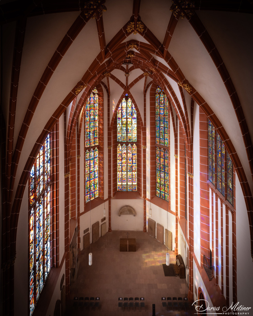 Katharinenkirche in Oppenheim | Die imposante Katharinenkirche in Oppenheim gilt als eine der bedeutendsten gotischen Kirchen am Rhein. Ihre Errichtung erfolgte in mehreren Bauabschnitten im 13., 14. und 15. Jahrhundert. Heute ist sie eine der schönsten Sehenswürdigkeiten in Rheinhessen.