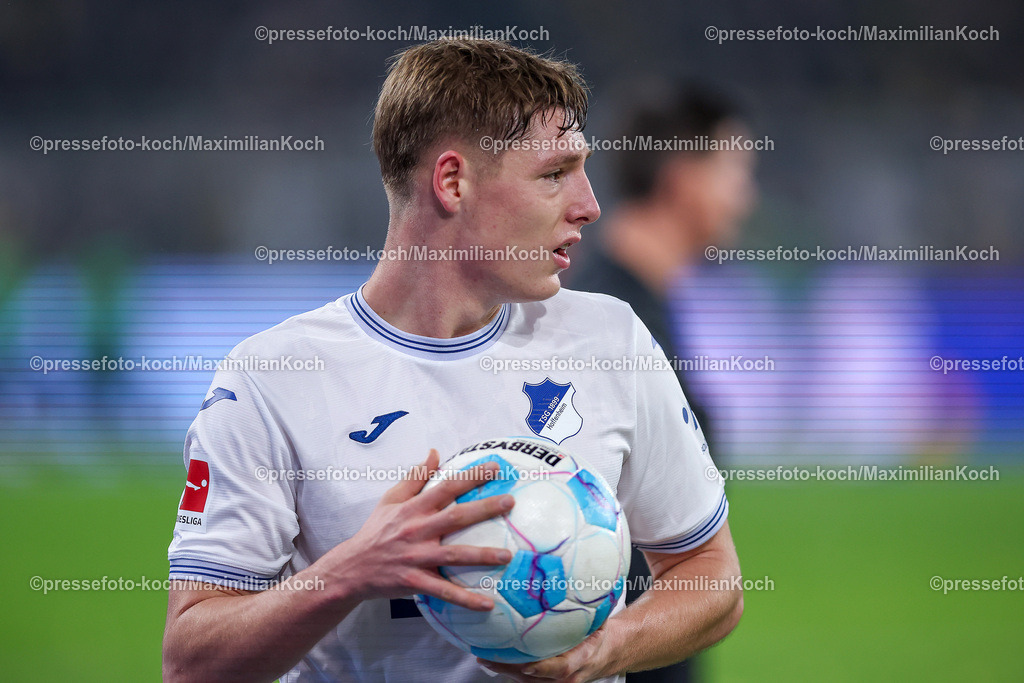 BVB15122402244 | 15.12.2024, Fußball, Borussia Dortmund - TSG 1899 Hoffenheim, 1. Fußball Bundesliga, 14. Spieltag, Signal Iduna Park, Saison 2024 2025: Alexander Prass (Hoffenheim #22)DFB regulations prohibit any use of photographs as image sequences and or quasi-video.