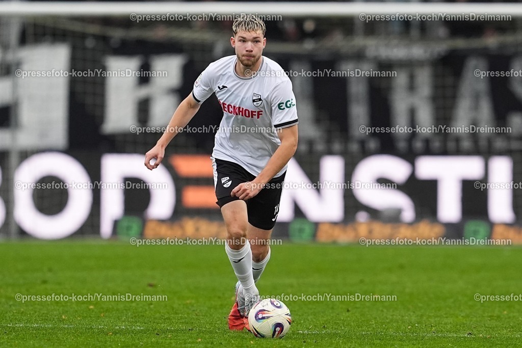 xYDRx25102501138 | 25.10.2025, xydrx, Fußball, 3.Liga, SC Verl - SSV Ulm 1846, Saison 2025 2026, Sportclub Arena: Paul Lehmann (SC Verl #14)  DFB regulations prohibit any use of photographs as image sequences and or quasi-video.