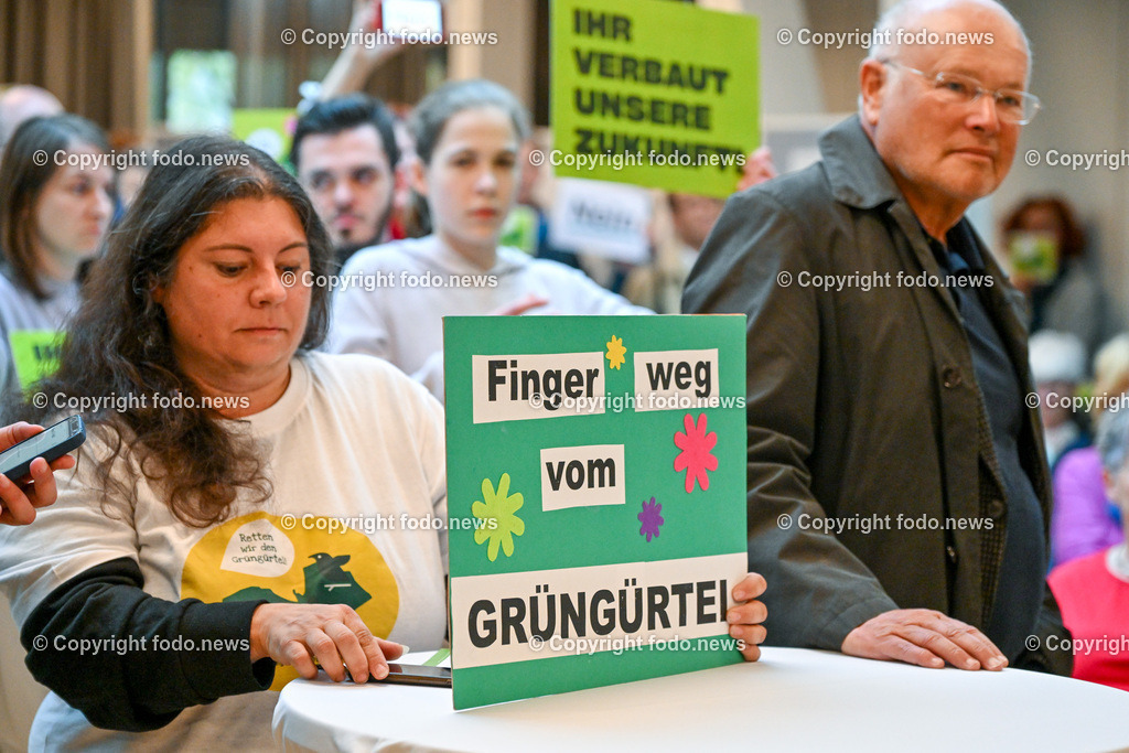 Linz_ Vorstellung Masterplan Digitaluni_ Univiertel_ 17.04.2024-26 | 17.04.2024, Johannes Kepler Universitaet Linz, AUT, Vorstellung Masterplan Digitaluni, Univiertel im Bild Besucher der Veranstaltung