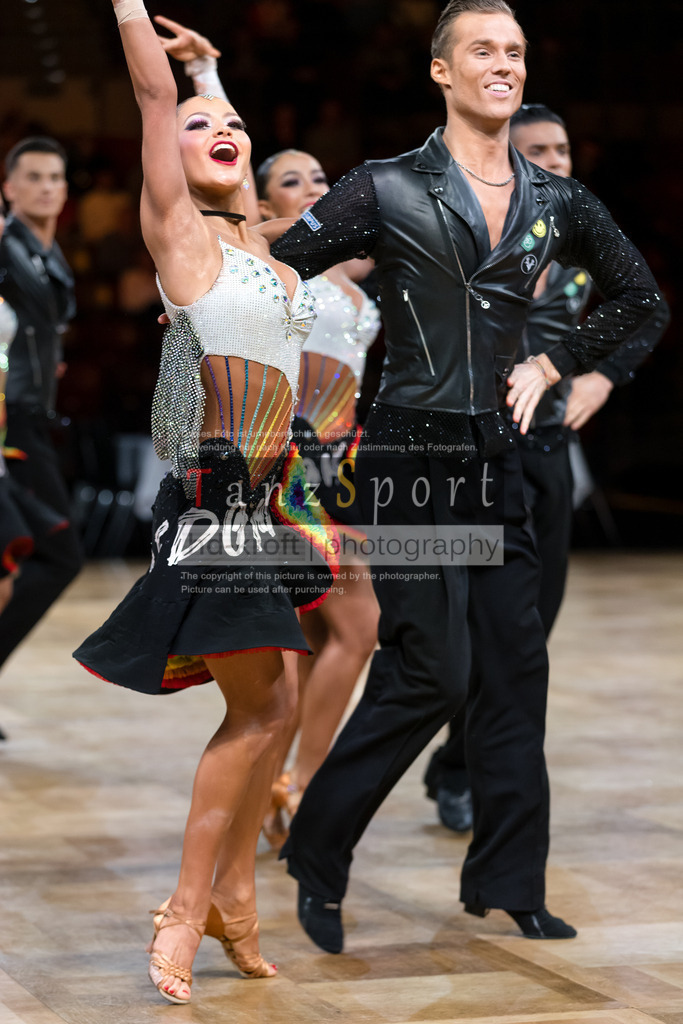 20241109_DM-Formationen_Vorrunde_0858 | Tanzsportbilder, Standardtanz, Lateintanz, WDSF, DTV, LTVB, dancecomp, goc, hessen tanzt, blaues band der spree, walzer, tango, wiener walzer, slowfox, quickstepp, samba, rumba, cha-cha-cha, paso doble. jive, hd-kroft photography, turniertanzsport