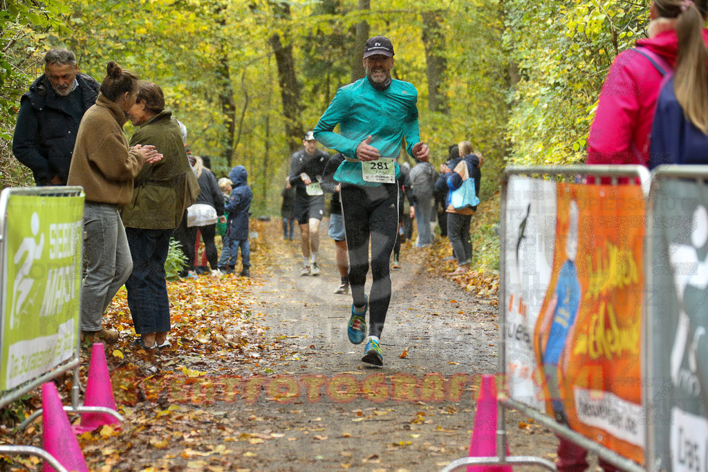 251026_1317_EX1_3102 | Sportfotografie im Rhein-Sieg Kreis, Köln, Bonn, NRW, Rheinland Pfalz, Hessen, etc. Unser Tätigkeitsfeld umfasst den Laufsport vom Volkslauf über den Marathon, Duathlon, Triathon bis zum Ultralauf wie Kölnpfad Ultra oder Schindertrail.