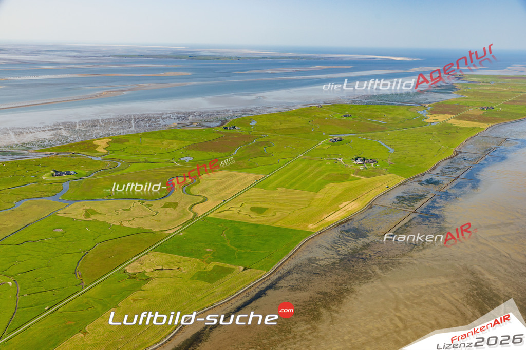 Schöne Luftaufnahme als Geschenk in Warf Langeneß - Die Luftbildaufnahme wurde 2025 vom UL-Flugzeug heraus erstellt ( keine Drohne ) - Hochauflösende Luftaufnahme -Nicht vergleichbar mit Google Maps oder Satelittenbilder- Die Geschenkidee !Mit Lizenz und Bildrechte bestellbar