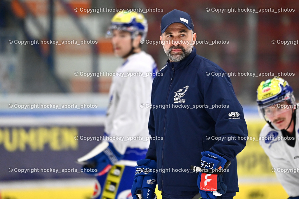 Eistrainig EC VSV mit Headcoach Pierre Allard | Eistrainig EC VSV mit Headcoach Pierre Allard, 1. Eistrainig EC VSV mit Headcoach Pierre Allard am 02.12.2025 in Villach (Stadthalle Villach), Austria, (Photo by Bernd Stefan)