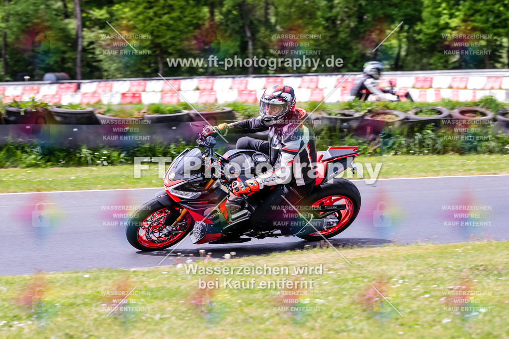 MotoTeamVBK-20704 | Hier findet Ihr Bilder von Touristenfahrten auf der Nürburgring Nordschleife oder von anderen Veranstaltungen die ich besucht habe. Viel Spass beim Durch Schauen 