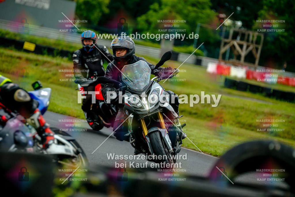 VBK-3803 | Hier findet Ihr Bilder von Touristenfahrten auf der Nürburgring Nordschleife oder von anderen Veranstaltungen die ich besucht habe. Viel Spass beim Durch Schauen 