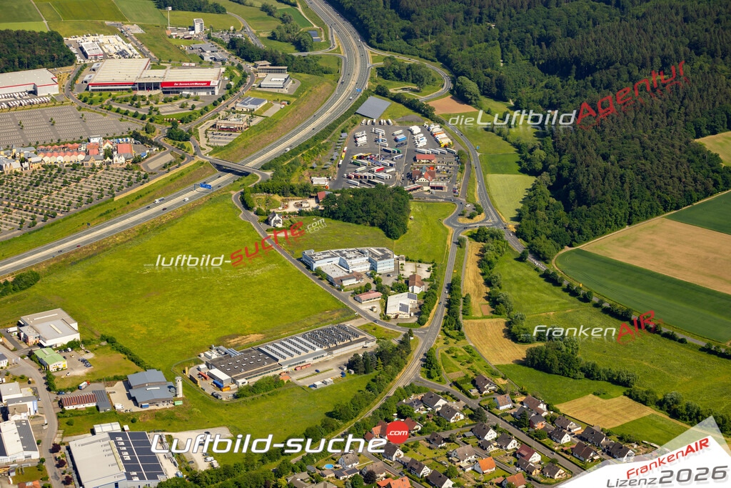 Das Luftbild zeigt Bettingen Wertheim - Die Luftaufnahme wurde 2023 vom UL-Flugzeug aus erstellt ( keine Drohne ) - Hochauflösende Luftaufnahme - Für grossformatige Ausdrucke geeignet. Die Geschenkidee !Mit Lizenz und Bildrechte bestellbar