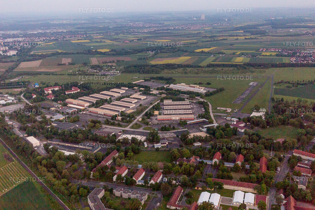 Luftbild: Schweinfurt, Niederwerrn ehemaliger US-Flugplatz/-Kaserne in Geldersheim im Bundesland Bayern in Deutschland. Foto: IMG_099684.jpg vom 24.05.2017 durch Werner Riehm/FLY-FOTO.de