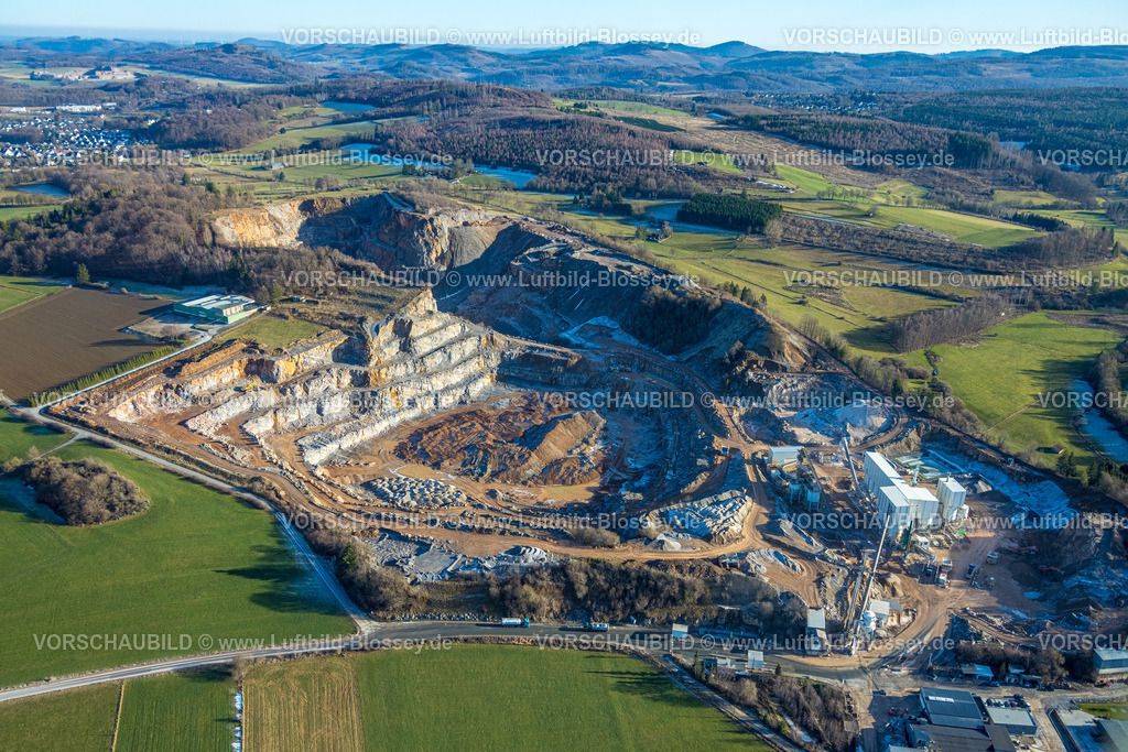 Brilon260104536 | Luftbild, Steinbruch In der Einzel, Burhagen Landschaftsschutzgebiet, Blick zur Bergkette Sauerland, Brilon, Sauerland, Nordrhein-Westfalen, Deutschland