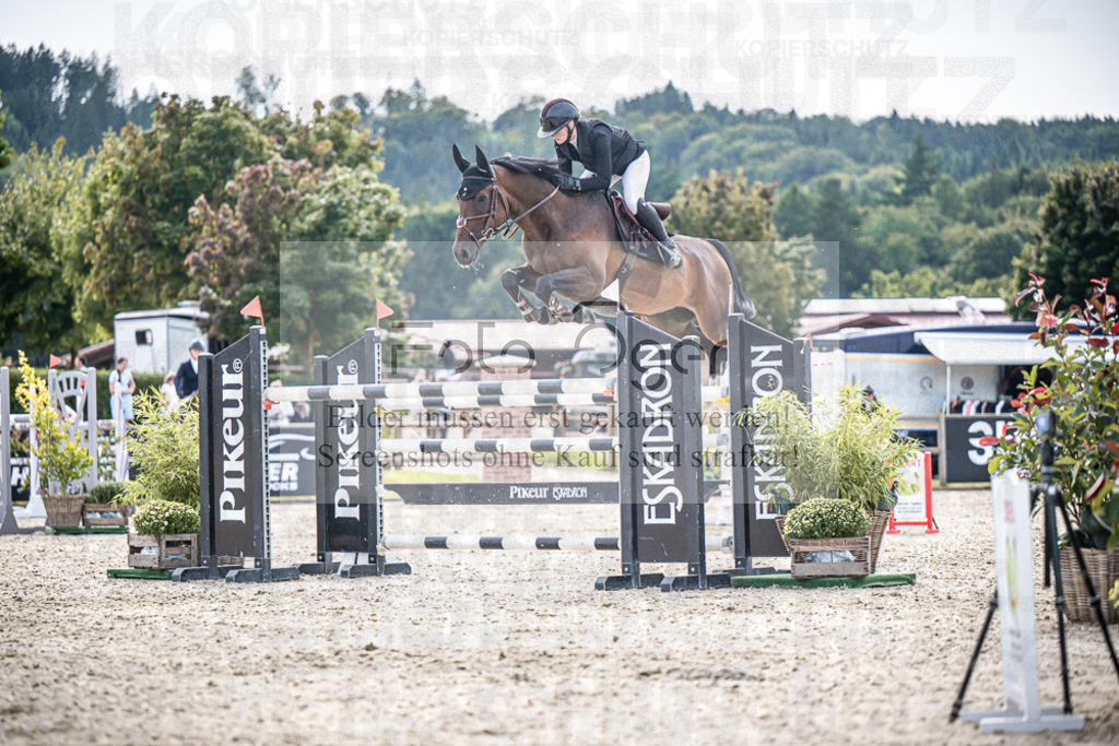 DOS_9778 | Entdecke hochwertige Reitturnierfotos von Foto Oger. Professionell, emotional und authentisch – jetzt Lieblingsmomente im Shop bestellen.Deutschlandweite Turnierfotografie. - Realisiert mit Pictrs.com