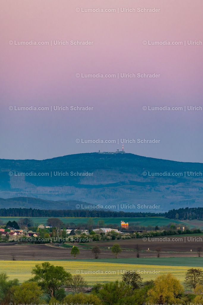 10049-14001 - Brockenblick von Halberstadt | Stockfoto und Bilderpool mit Bildmaterial aus Deutschland, dem Harz, Halberstadt, Quedlinburg, Wernigerode und weltweit. Qualitativ hochwertige und professionelle Fotos anschauen und kaufen. - Realized with Pictrs.com