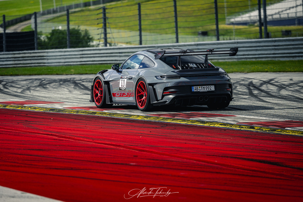 R6PZ2791 _Alexander Tschuncky | Entdecken Sie die faszinierende Welt von Alexander Tschuncky Arts: Kreative Fotografie, atemberaubende Automobilkunst und hochwertiger Bilderdruck. Lassen Sie sich inspirieren! - Realisiert mit Pictrs.com