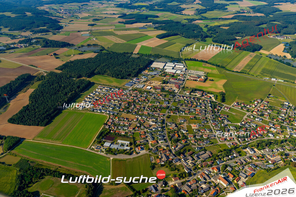 Das Luftbild zeigt :  Schmidgaden - Die Luftaufnahme wurde 2024 vom UL-Flugzeug aus erstellt ( keine Drohne ) - Hochauflösende Luftaufnahme - Für grossformatige Ausdrucke geeignet. Die Geschenkidee !Mit Lizenz und Bildrechte bestellbar