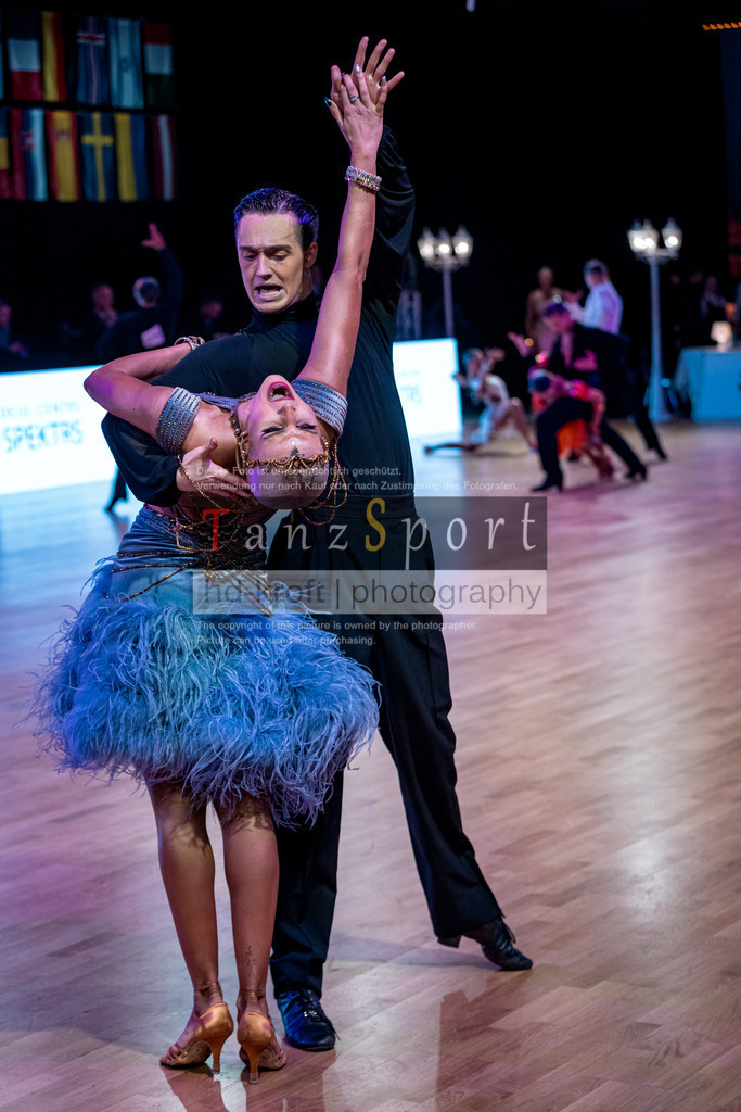 20251212_WDSF_World_Ch_Cup_RS-Lat_0919-2 | Tanzsportbilder, Standardtanz, Lateintanz, WDSF, DTV, LTVB, dancecomp, goc, hessen tanzt, blaues band der spree, walzer, tango, wiener walzer, slowfox, quickstepp, samba, rumba, cha-cha-cha, paso doble. jive, hd-kroft photography, turniertanzsport