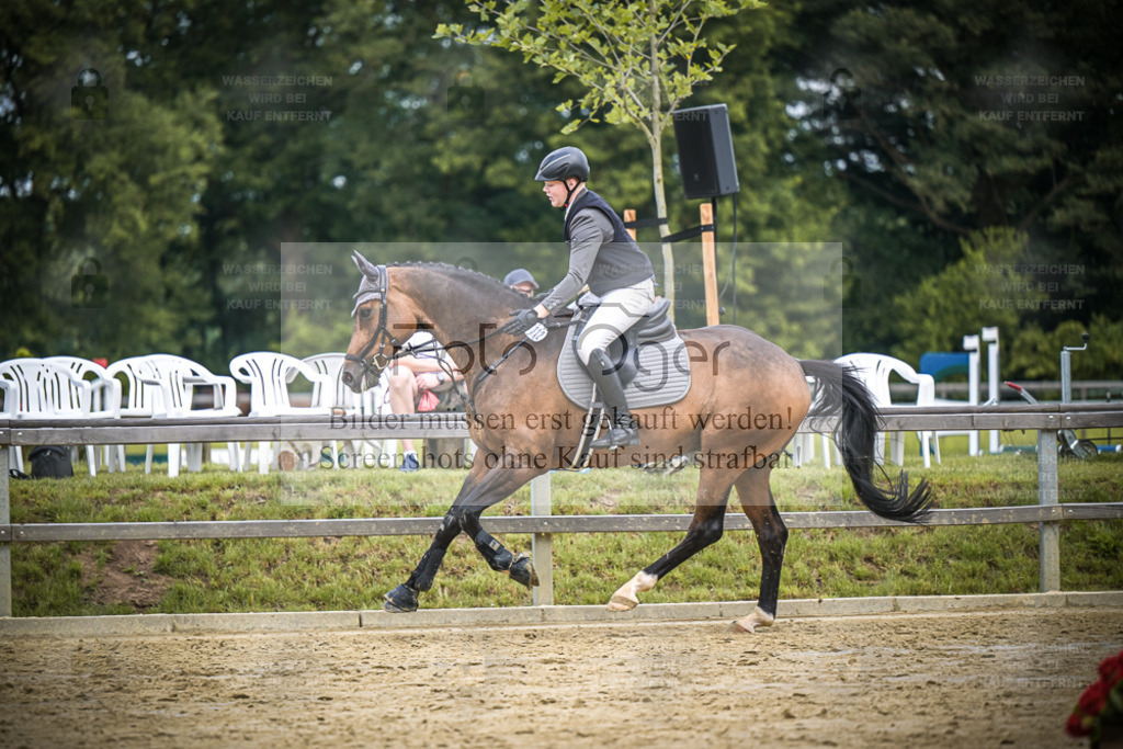 DOS_5330 | Entdecke hochwertige Reitturnierfotos von Foto Oger. Professionell, emotional und authentisch – jetzt Lieblingsmomente im Shop bestellen. - Realisiert mit Pictrs.com