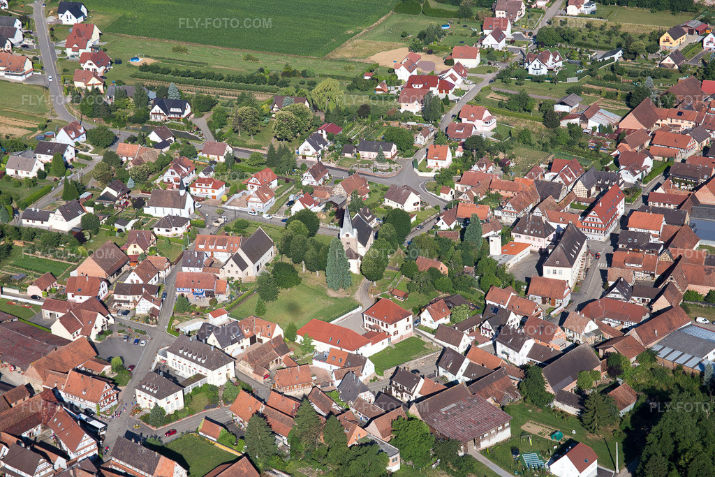 Aerial view: View of the town in Steinseltz in the state Bas-Rhin, France.Photo: IMG_082998.jpg taken on 06/26/2015 by Werner Riehm/FLY-FOTO.comResolution of the original: 5472 x 3648 px
