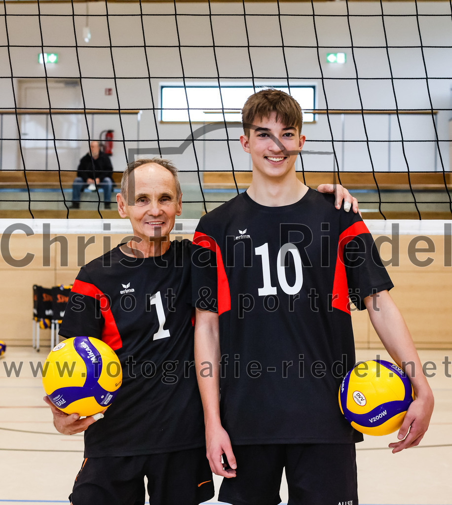 2021-11-27_011_TuS_Oberding_II_gegen_MTV_1881_Ingolstadt_III | Oberding, Deutschland, 27.11.2021:
Volleyball, Kreisliga 2021 / 2022, 5. Spieltag, TuS Oberding II gegen MTV 1881 Ingolstadt III, Endergebnis: 3:2

Andreas Ruß (TuS Oberding, #1), Christian Tiru (TuS Oberding, #10)

Foto: Christian Riedel / fotografie-riedel.net