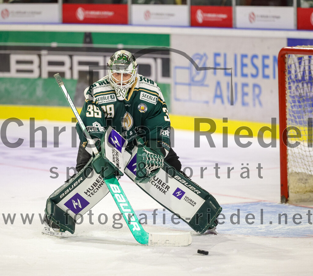 2025-08-22_159_TSV_Erding_gegen_EV_Fuessen | Erding, Deutschland, 22.08.2025:Eishockey, Oberliga Süd 2025 / 2026, Testspiel, TSV Erding gegen EV Füssen, Endergebnis: 1:4Torwart Leon Meder (Erding Gladiators, #39)Foto: Christian Riedel / fotografie-riedel.net
