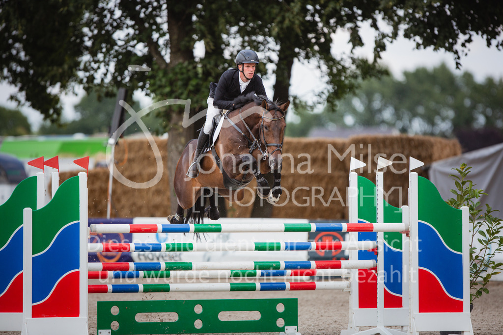 220705_Mühlen_M-Spr-711 | Late Entry Mühlen
05.07.2022
Springprüfung Kl.M*
6-8jährige Pferde
