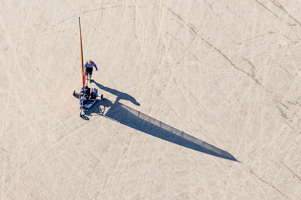 Aerial view: Buggies and kiteboarders on the sandy beach in Fanø in the state South Denmark, Denmark.Photo: IMG_118639.jpg taken on 09/21/2019 by Werner Riehm/FLY-FOTO.comResolution of the original: 2350 x 1567 px