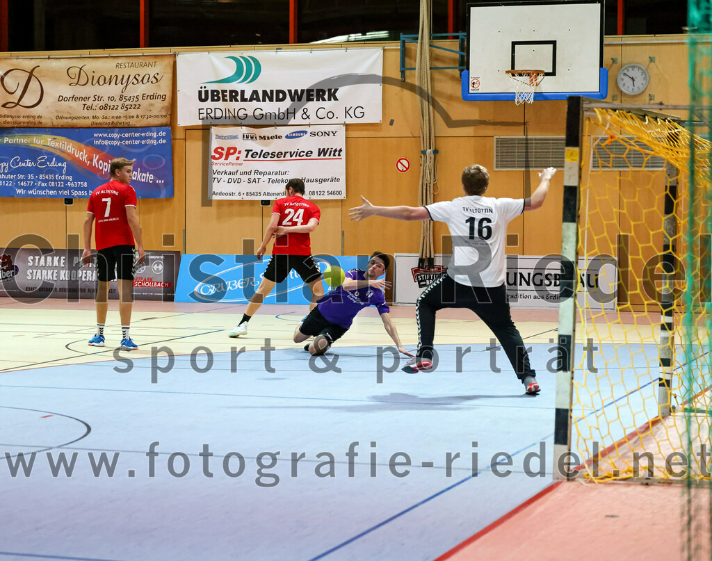 2022-11-12_089_SpVgg_Altenerding_III_gegen_TV_Altoetting_II | Erding, Deutschland, 12.11.2022:
Handball, Bezirksklasse Männer 2022 / 2023, 4. Spieltag, SpVgg Altenerding III gegen TV Altötting II, Endergebnis: 32:25

Bastian Franz Salzinger (TV Altötting, #7), Florian Roland Schalk (TV Altötting, #24), Manuel Stadler (TV Altötting, #16)

Foto: Christian Riedel / fotografie-riedel.net