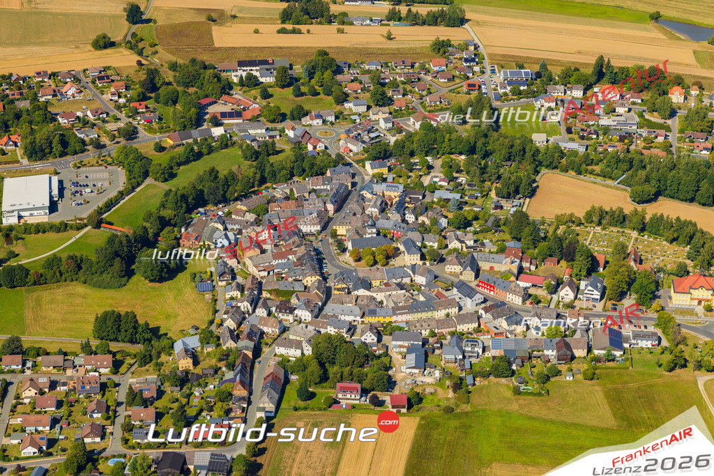 Luftaufnahme der Stadt Marktleuthen - Die Luftaufnahme wurde 2025 vom UL-Flugzeug heraus erstellt ( keine Drohne ) - Hochauflösende Luftaufnahme - für professionelle Ausdrucke geeignet. Die Geschenkidee !Mit Lizenz und Bildrechte bestellbar