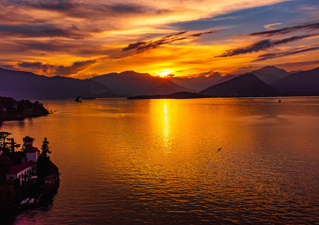 MPI_Wasser_0001 | Sonnenuntergang in der Bucht von Laven am Lago Maggiore - Realisiert mit Pictrs.com