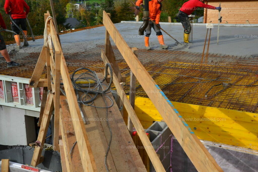 bib-lg04-betonarbeiten-0352 | Nach LV-Leistungsgruppen sortierte Detailfotos über den Bau eines Hauses. Alle Hausbau-Bilder direkt vom Urheber und Autor der Website Haus-Selber-Bauen.com