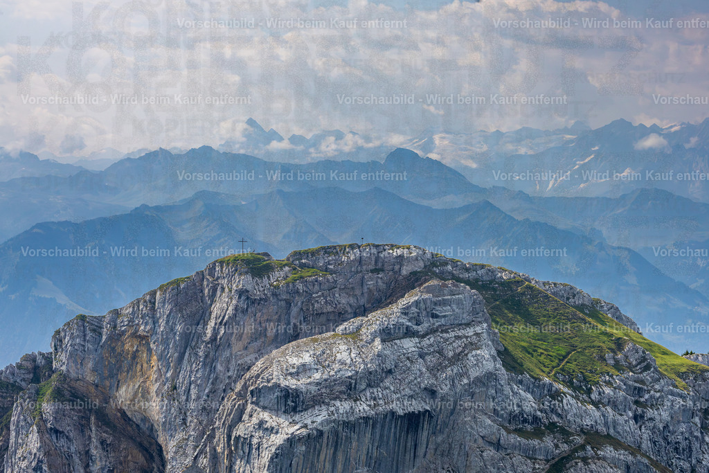 Aussicht auf die umliegende Bergkette | Foto auf dem Pilatus entstanden - Realisiert mit Pictrs.com