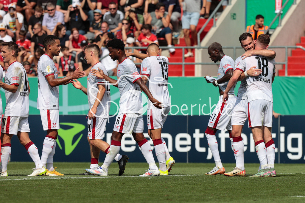 FC Ingolstadt - 1. FC Kaiserslautern | Jubel nach dem Treffer zum 0-2 durch Jannik MAUSE (FCK #18) / Freude / Happy / Tor / Torschuetze / Doppelpack