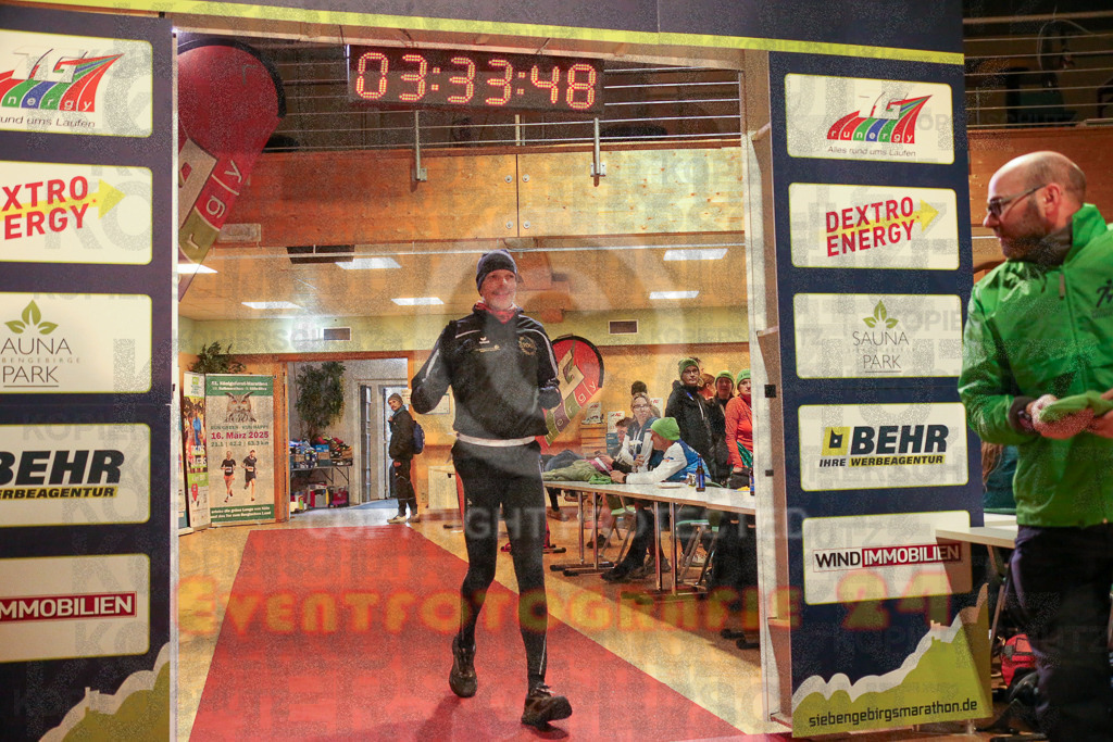 241208_1236_EX1_7742 | Sportfotografie im Rhein-Sieg Kreis, Köln, Bonn, NRW, Rheinland Pfalz, Hessen, etc. Unser Tätigkeitsfeld umfasst den Laufsport vom Volkslauf über den Marathon, Duathlon, Triathon bis zum Ultralauf wie Kölnpfad Ultra oder Schindertrail.