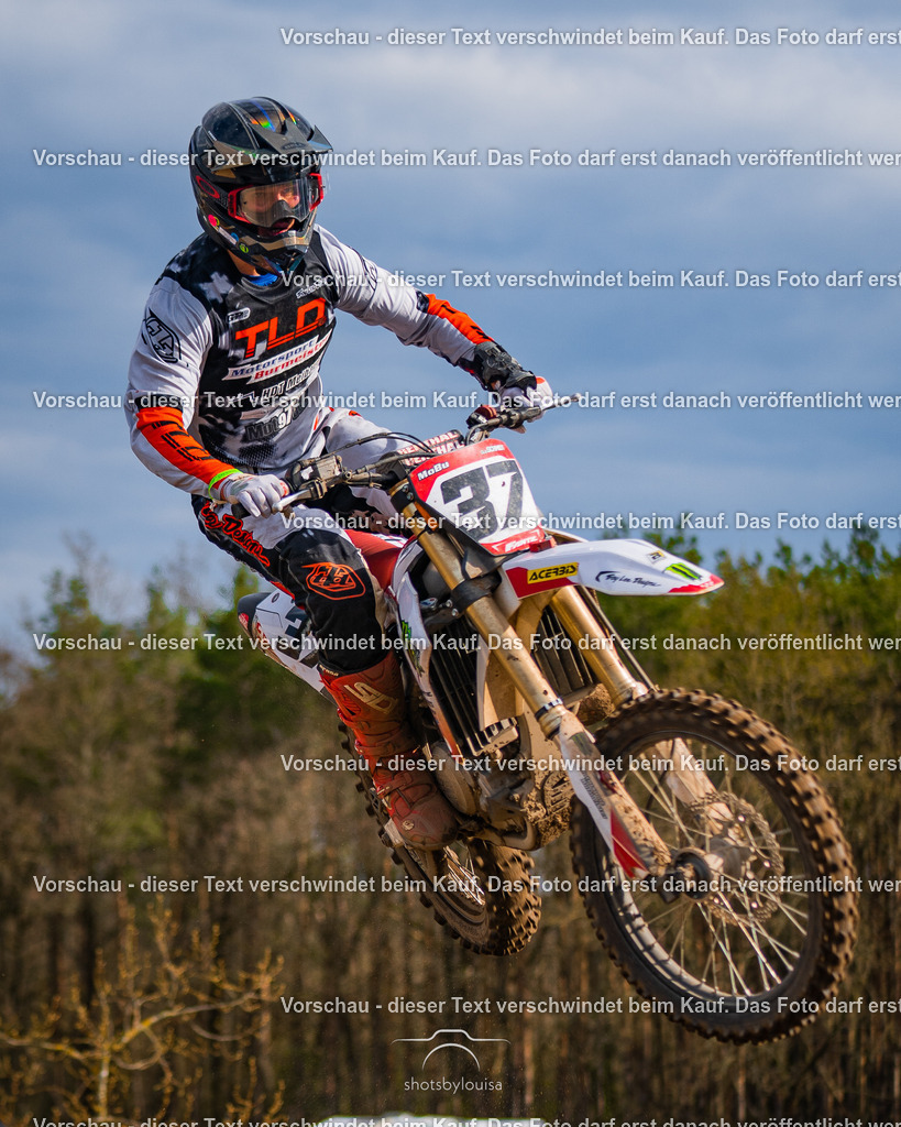 04_13_Bensdorf_MX1-3887 | Sportfotografin aus Berlin-Brandenburg mit Fokus auf Motocross. Ich halte deine sportliche Leistung und echte Emotionen auf und neben der Strecke professionell fest. Entdecke die Fotos von deinem Rennen und bestelle sie direkt hier im Shop.