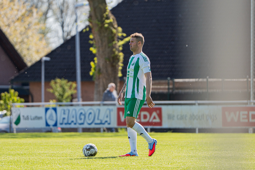 Fußball I Herren I Saison 2025-2026 I Bezirksliga Weser-Ems 4 I 29. Spieltag I TuS Lutten - SV Holdorf I 12165 | jns.sportfotos - Realisiert mit Pictrs.com