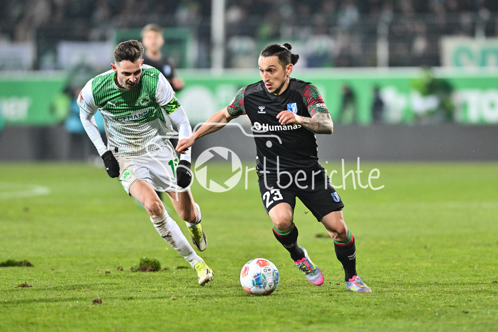 SpVgg Greuther Fürth - 1. FC Magdeburg | FUERTH, GERMANY - 06. FEBRUARY: im Duell Branimir HRGOTA (SpVgg Greuther Fuerth 10) und Baris ATIK (1. FC Magdeburg 23) während dem Match zwischen der SpVgg Greuther Fürth und dem 1. FC Magdeburg am 21. Spieltag der 2. Bundesliga im Sportpark Ronhof Thomas Sommer