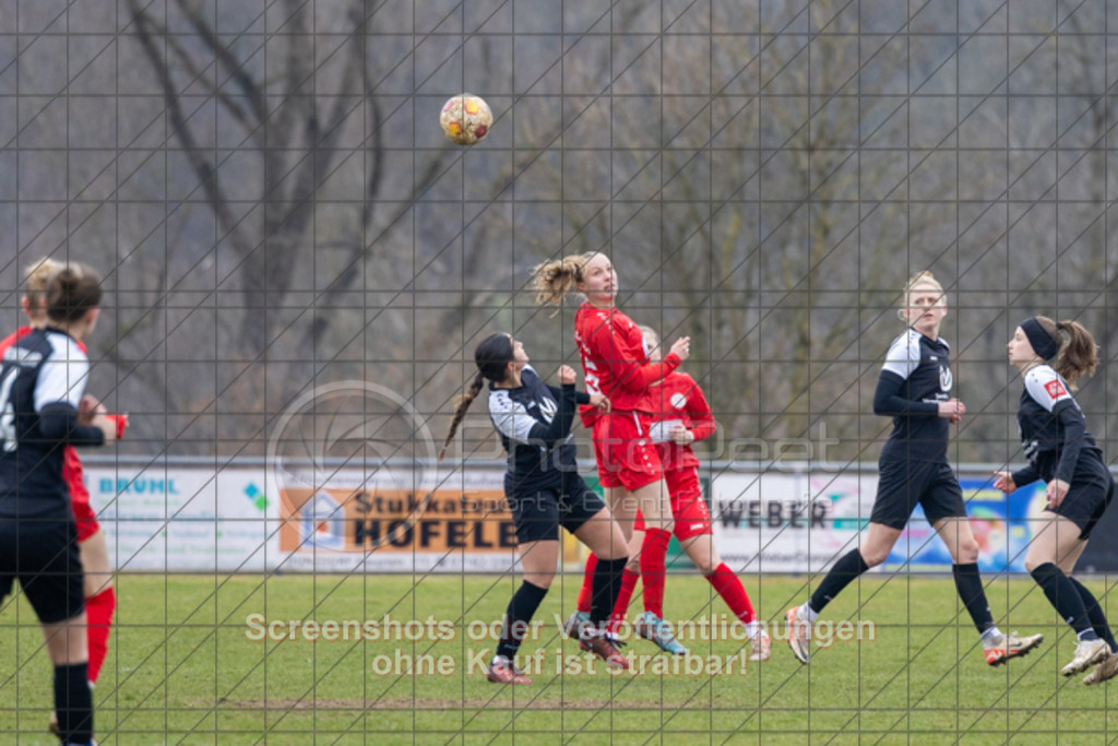 20250316_130934_0045 | #,1.FC Donzdorf (rot) vs. SpVgg Gröningen-Satteldorf (schwarz), Fussball, Frauen-Verbandsliga Württemberg, 13. Spieltag, Saison 2024/2025, Rasenplatz Lautertal Stadion, Süßener Straße 16, 73072 Donzdorf, 16.03.2025 - 13:00 Uhr,Foto: PhotoPeet-Sportfotografie/Peter Harich