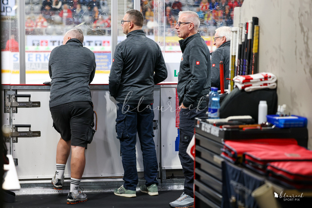09302025_EHCB vs EVZ_wb-8887 | Sportbilder, Sportfotograf, Hochzeits- und Eventfotografin, Flugshows, Portraits und Tiershooting, Aviation, Downhill, Nationalleague, Swissleague, International