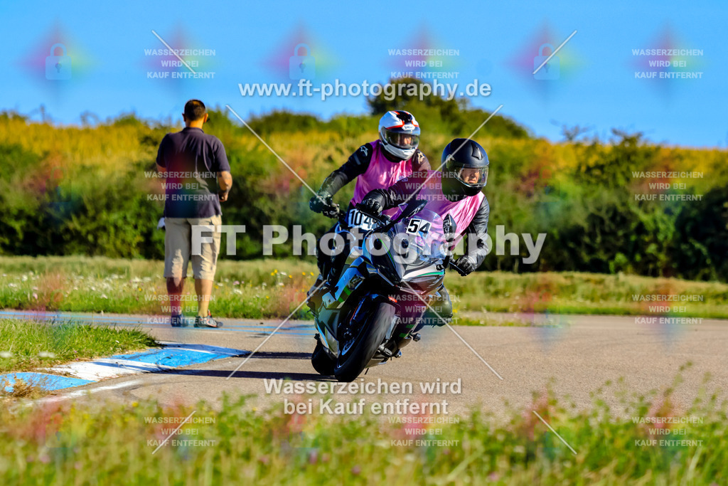 054-1868 | Hier findet Ihr Bilder von Touristenfahrten auf der Nürburgring Nordschleife oder von anderen Veranstaltungen die ich besucht habe. Viel Spass beim Durch Schauen 